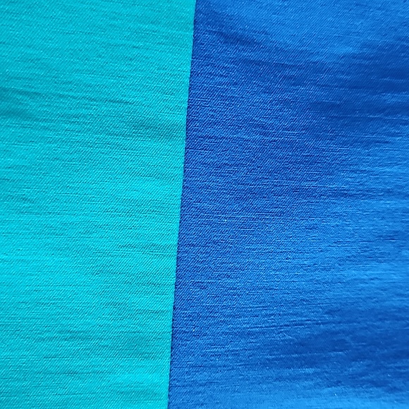 Stretchy, bright, pencil skirt. Great smooth, curve huggin fabric. - Picture 4 of 7